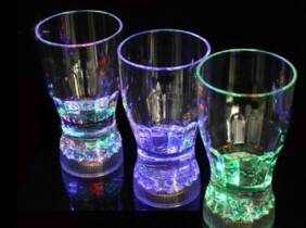 Cupón descuento oferta Vasos de chupito led: 2