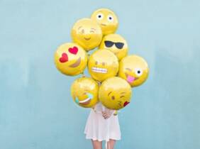 Cupón descuento oferta Pack de 100 globos de emojis: Amarillo