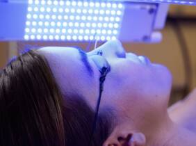 Limpieza facial con fototerapia led en A de Ana Espacio de Belleza