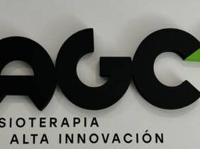 Sesión de fisioterapia avanzada en AGC Fisioterapia de Alta Innovación