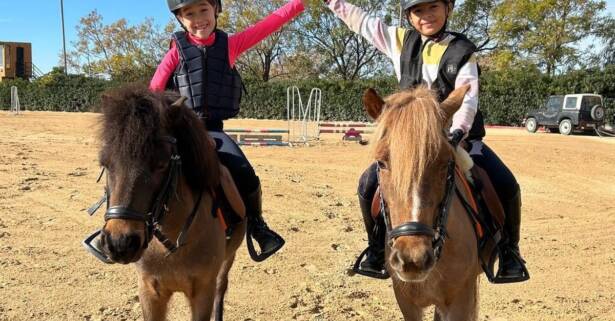 Paseo en poni para niños con La Finca Pony Club