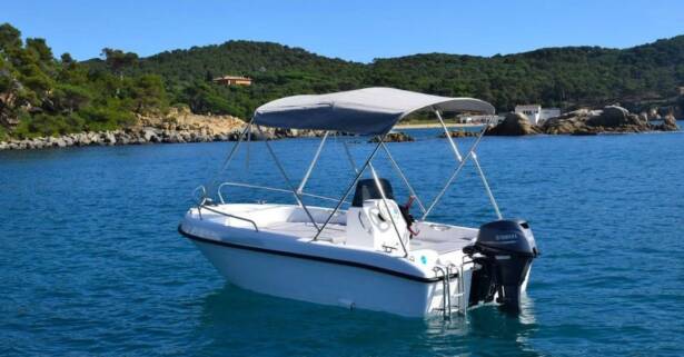 Alquiler de barco sin título con gasolina hasta 5 personas