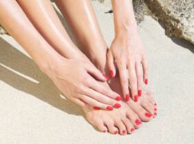 Presume de uñas cuidadas con una manicura o pedicura duradera