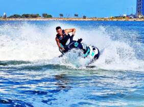 Descubre La Manga del Mar Menor al volante de una moto de agua