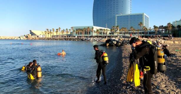 Bautizo de buceo para 1 a 4 personas con fotos en Underwater Barcelona