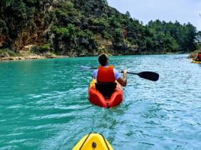 ¡Súbete a la aventura! Travesía en kayak o paddle surf con tentempié