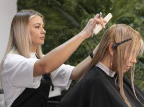 Sesión de peluquería con corte y peinado en Af Beauty Hair Salon