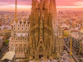 Tour por la Sagrada Familia y/o el parque Güell con Amigo Tours