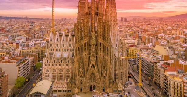 Tour por la Sagrada Familia y/o el parque Güell con Amigo Tours