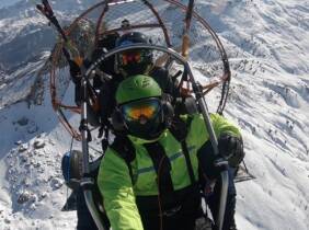 Vuelo en parapente por el pirineo aragonés con Cierzo Flight Co