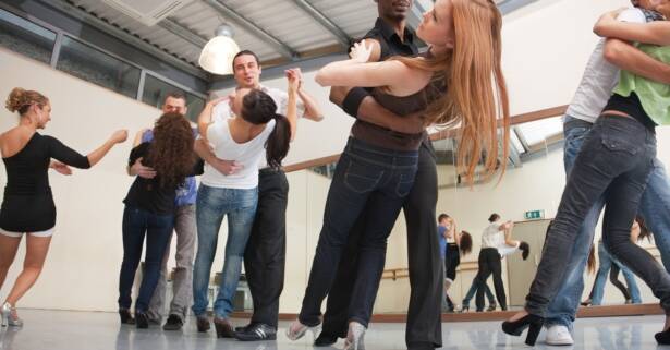 ✨ Bono para clases de salsa o bachata en la Escuela Jesús Aprendiz