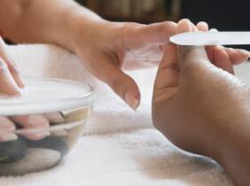 Sesión de manicura y/o pedicura en Aqua Laser Sculpt