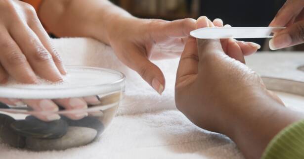 Sesión de manicura y/o pedicura en Aqua Laser Sculpt