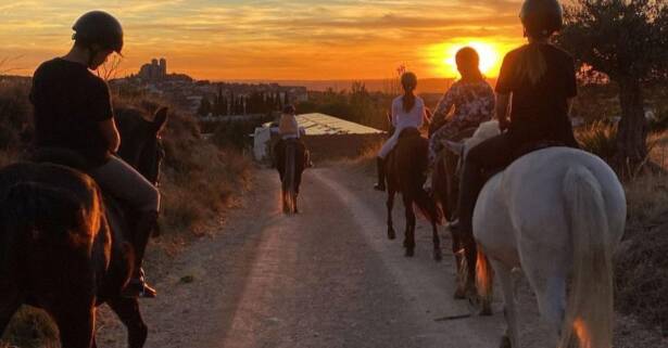 Paseo a caballo para 2 o 4 personas en Hípica Los Jarales