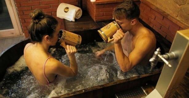 Relájate y disfruta: baño y sauna de cerveza para 2 personas