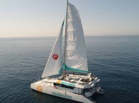 Descubre Málaga desde el mar: paseo en catamarán con Mundo Marino