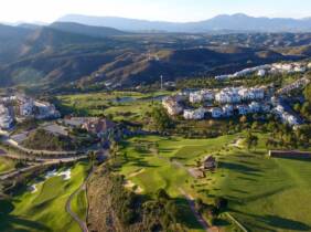 Clase o curso de iniciación al golf en Alhaurín Golf