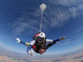 Salto tándem en paracaídas con Skydive