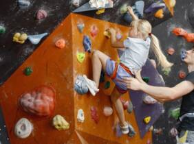 Atrévete a escalar con Rocódromo La Roquita en Tenerife