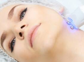 Tratamiento facial con radiofrecuencia y túnel led con Rosa González