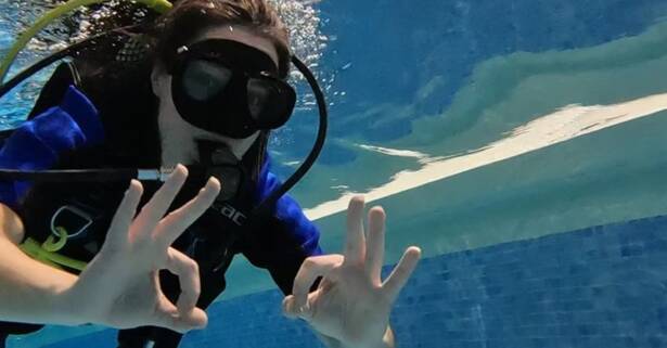 Bautismo de buceo en piscina con Neodive