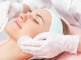 Limpieza facial con punta de diamante con Leslie Dayan