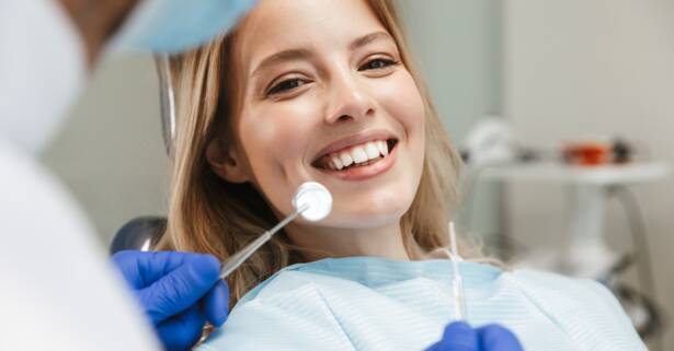 Limpieza dental o blanqueamiento en Clínica Dra. Begoña Tello