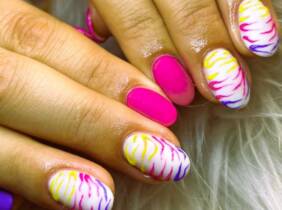 2 sesiones de manicura y/o pedicura con esmaltado en Souzza Nails Art