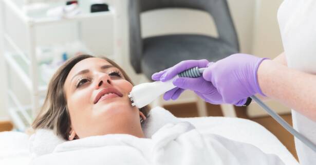 Tratamiento facial con radiofrecuencia en Alfa Clinics Zaragoza