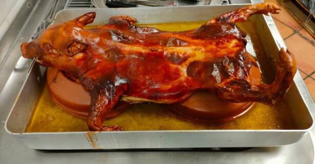 Menú de cochinillo al horno de leña en Asador Reconquista