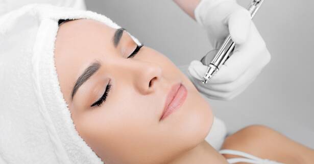 Higiene facial con radiofrecuencia en Sapphira Privé Torremolinos