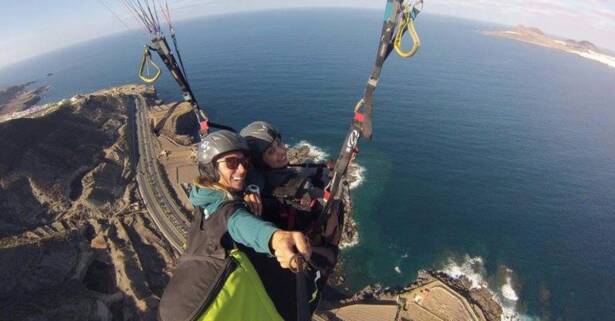 Vuelo de iniciación al parapente con foto con Adventure Experiences