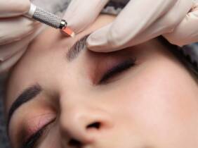 Consigue unas cejas increíbles en Estética La Bella