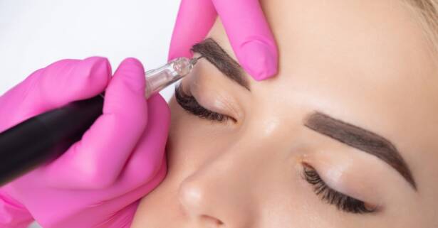 ¡Consigue unas cejas perfectas con microblading!