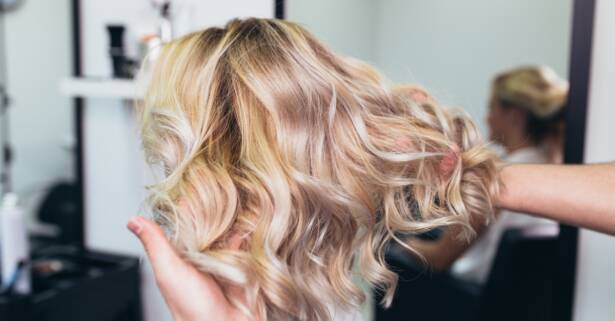 Sesión de peluquería con corte y mechas en Eco Bambú Centro de Belleza