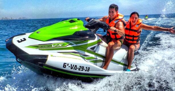 ༄ Alquiler de moto de agua para 1 o 2 y acceso a Beach Club Cala Blava