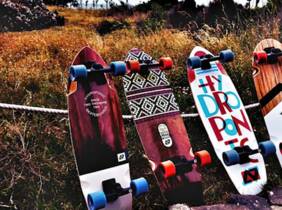 Clase grupal de surfskate en Playa La Mar Bella