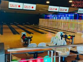 Puntería a prueba: 3 partidas de bolos en Bowling Paradise Granollers