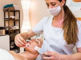 Limpieza facial con radiofrecuencia y microdermoabrasión en Luxury