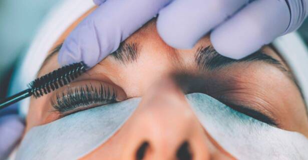 Tinte de pestañas con opción a visajismo de cejas en Kajut Mod Nails