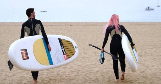 Sesión de bautismo de paddle surf con Maresme Waves