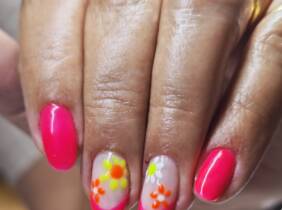 Uñas presumidas: hasta 3 sesiones de mani-pedi semipermanente