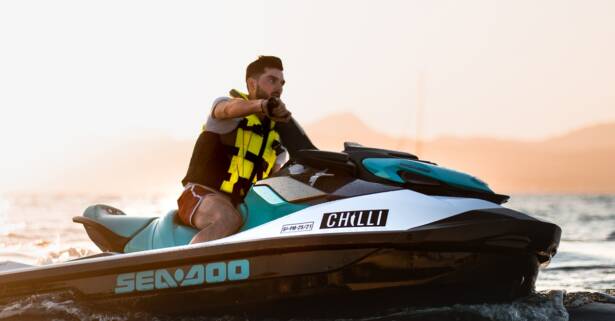 ¡Acelera la adrenalina con el jet ski!