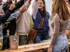 Menú comida con visita a bodega con paseo por la finca y cata de vino