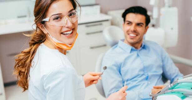 Limpieza con opción a limpieza de encías en Espai Dental Valencia - Benimaclet