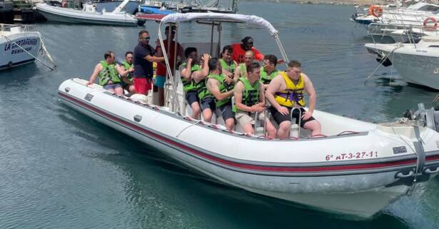 ¡Fiestón en alta mar! Alquiler de barco para celebraciones