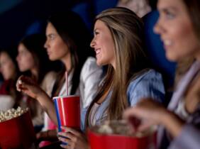 Entrada en cines MN4 con opción a menú mediano de palomitas y refresco