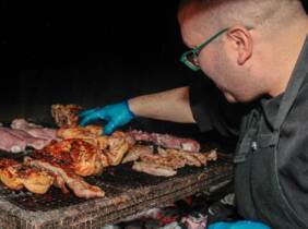 Menú con parrillada de carne para 2 o 4 personas en Asador La Familia