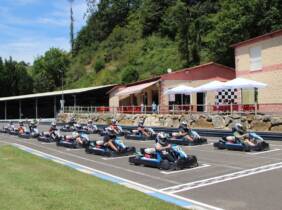 Tandas de 10 minutos en Karting Soto de Dueñas para 1 o 2 adultos