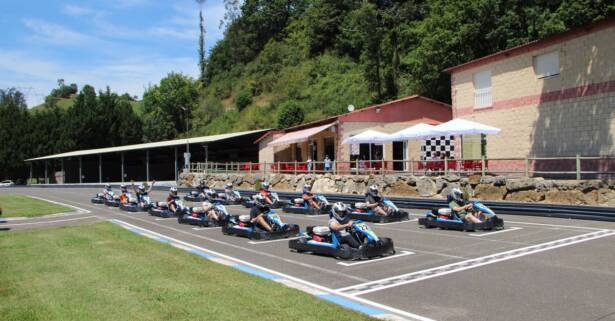 Tandas de 10 minutos en Karting Soto de Dueñas para 1 o 2 adultos